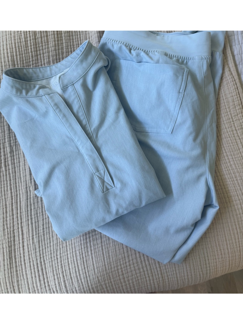 Figs scrub set